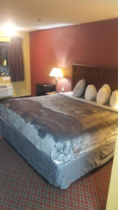 סטילווטר Hotel 2 Queens Hotel Room 130 Booking מראה חיצוני תמונה