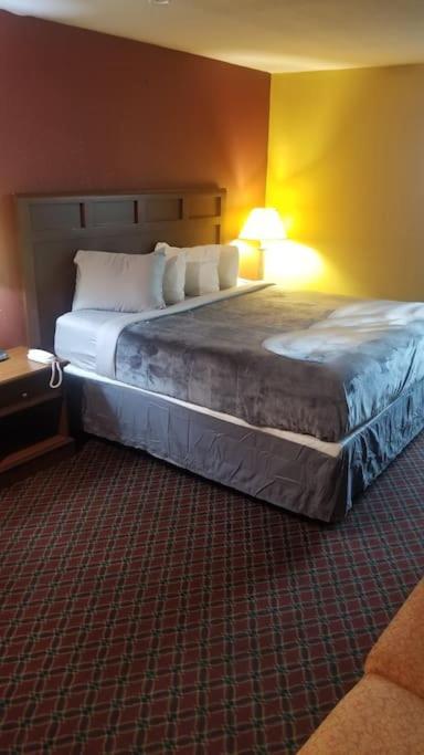 סטילווטר Hotel 2 Queens Hotel Room 130 Booking מראה חיצוני תמונה