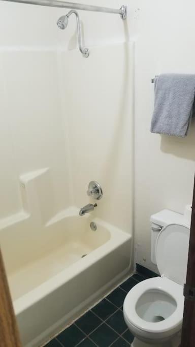 סטילווטר Hotel 2 Queens Hotel Room 130 Booking מראה חיצוני תמונה